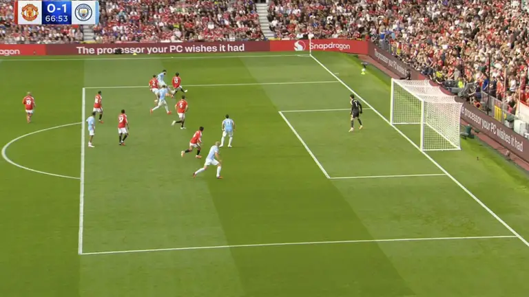Tổ VAR trận derby Manchester bị đình chỉ công tác