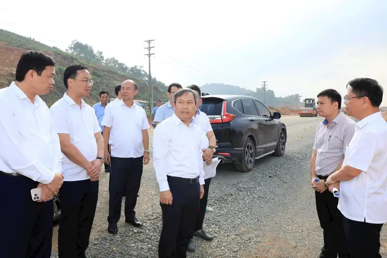 Chủ tịch UBND TP.Hà Nội Vũ Đại Thắng kiểm tra thực tế tiến độ các dự án giao thông trên địa bàn thành phố chiều 28.7