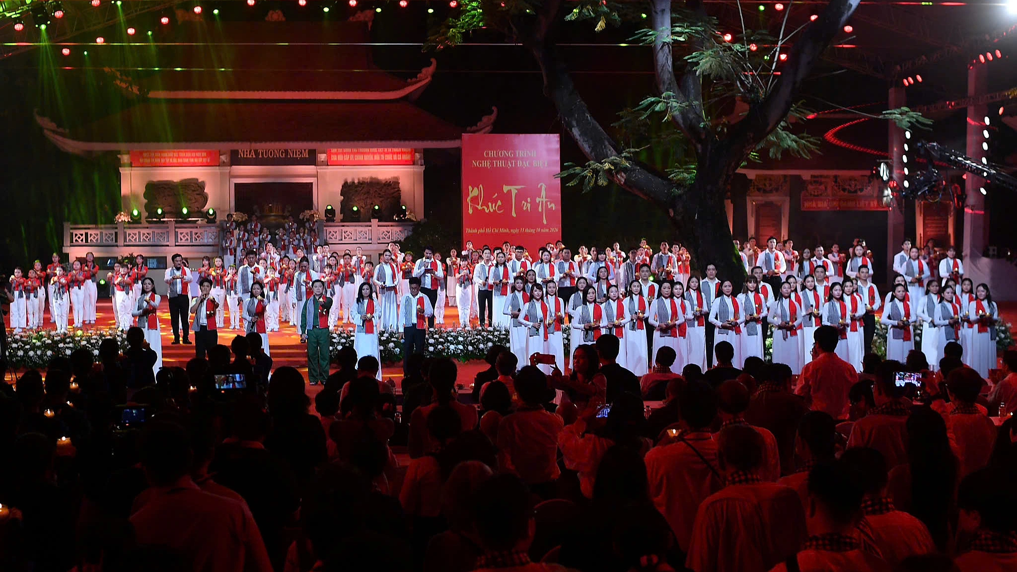 Tiết mục "Linh thiêng Việt Nam". Video : HTV1