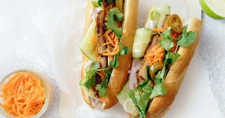Bánh mì Việt, đến bạn thân Spider-Man cũng mê