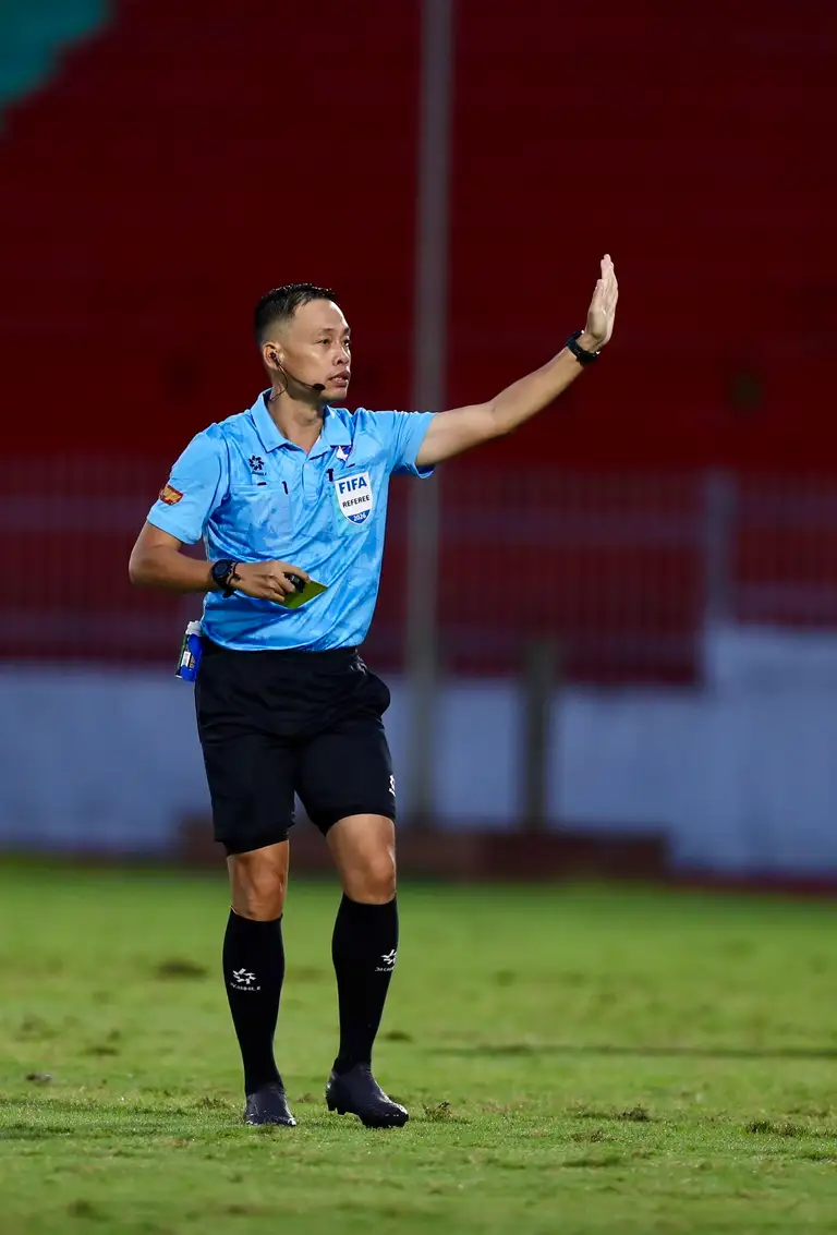 Trọng tài FIFA Ngô Duy Lân cầm còi trận Hoàng Anh Gia Lai - SHB Đà Nẵng ở vòng 3 V-League 2026-2027 - Ảnh: VPF