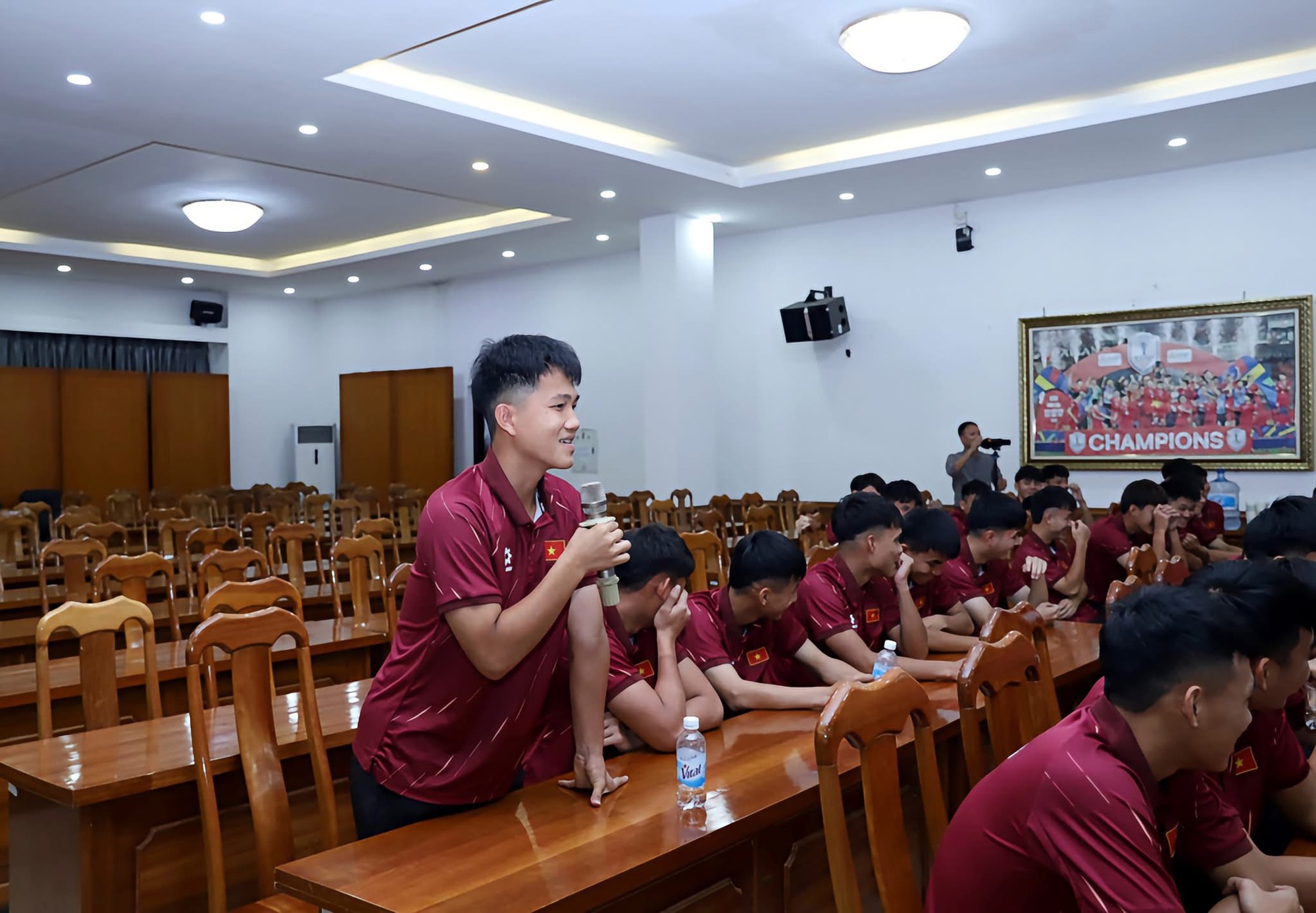 Các cầu thủ tìm hiểu về dinh dưỡng thể thao