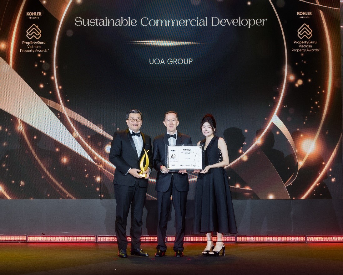 Ông Wyeren Yap, Tổng giám đốc UOA Việt Nam nhận danh hiệu "Sustainable Commercial Developer - Nhà phát triển bất động sản thương mại bền vững" tại VPA 2026