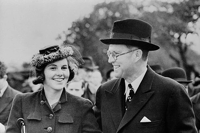 Joseph P. Kennedy cùng con gái Rosemary trong thời gian ông làm đại sứ Mỹ tại Anh. Ảnh: History Extra