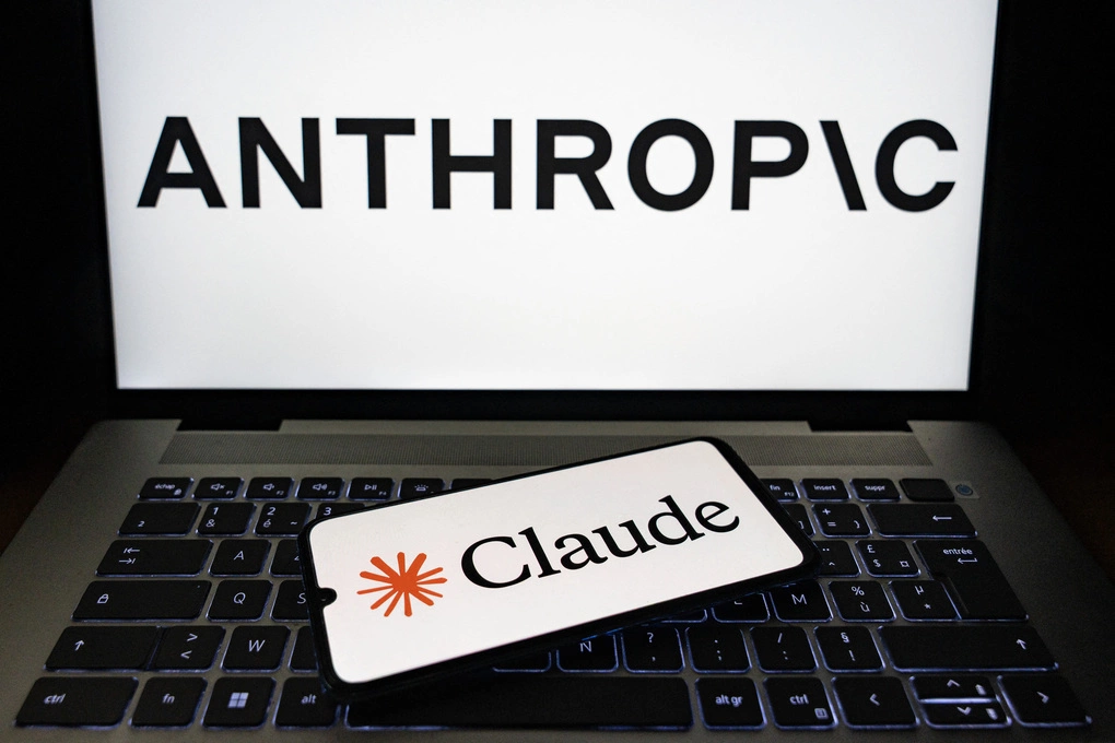 Logo Anthropic và mô hình Claude của công ty hiển thị trên màn hình. Ảnh: A FP