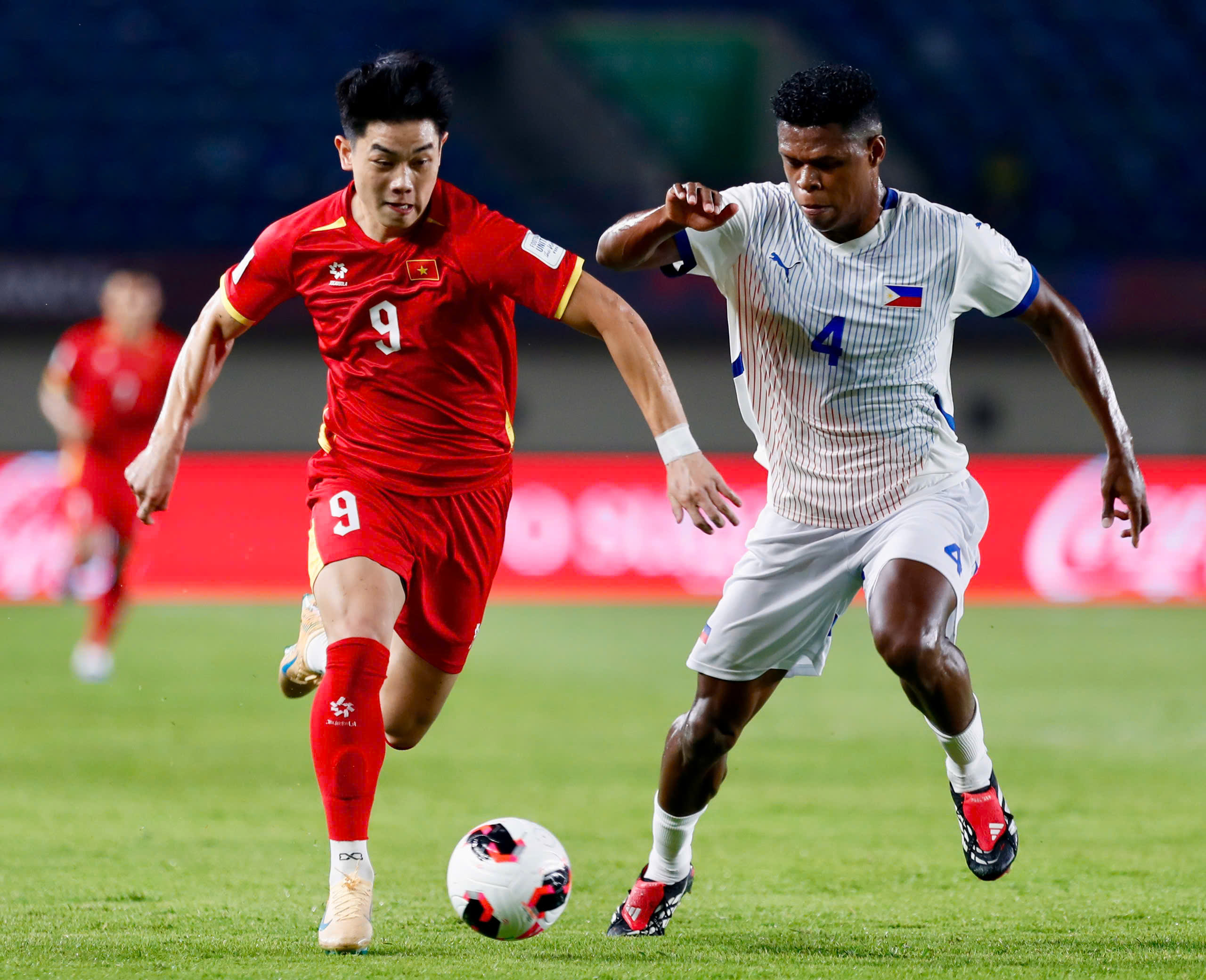 Đội tuyển Việt Nam (áo đỏ) chơi không tốt tại FIFA ASEAN Cup