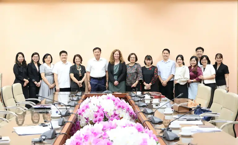 Các đại biểu tham ga buổi tiếp và làm việc tại Bộ Y tế. Ảnh: Trần Minh