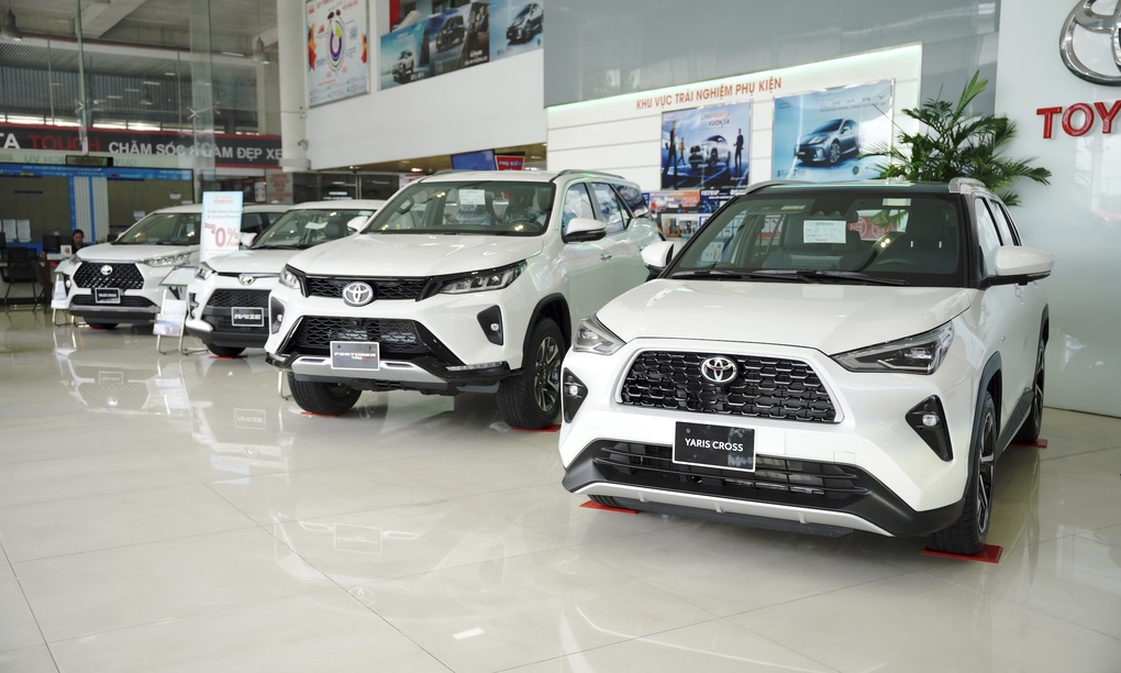 Dàn xe Toyota ở một đại lý ở TP HCM. Ảnh: Thành Nhạn