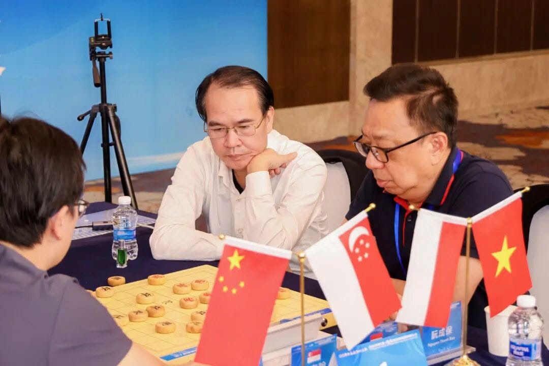 Nguyễn Thành Bảo (trái) và đồng đội Hardjo - Ảnh: TLKĐ