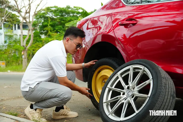 Lốp dự phòng trên một số mẫu xe sedan, hatchback cỡ nhỏ thường có kích thước nhỏ hơn bánh chính