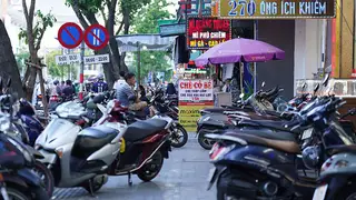 'Thay vì cấm, nên sắp xếp kinh doanh trên vỉa hè một cách hợp lý'