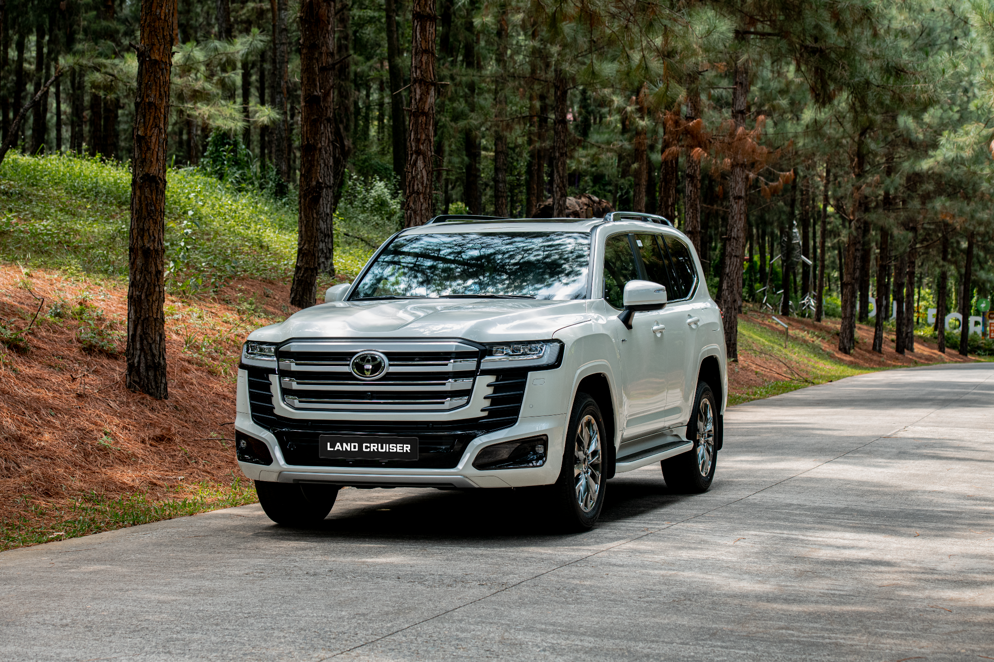 Land Cruiser 300 HEV ra mắt thị trường Việt Nam