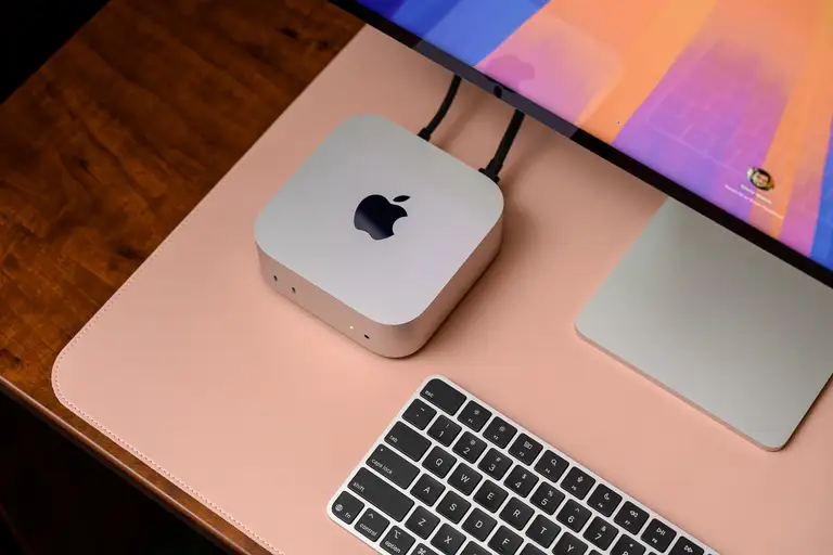 Mac mini thế hệ hiện tại dùng chip M4, ra mắt cuối năm 2024 - Ảnh: The Verge