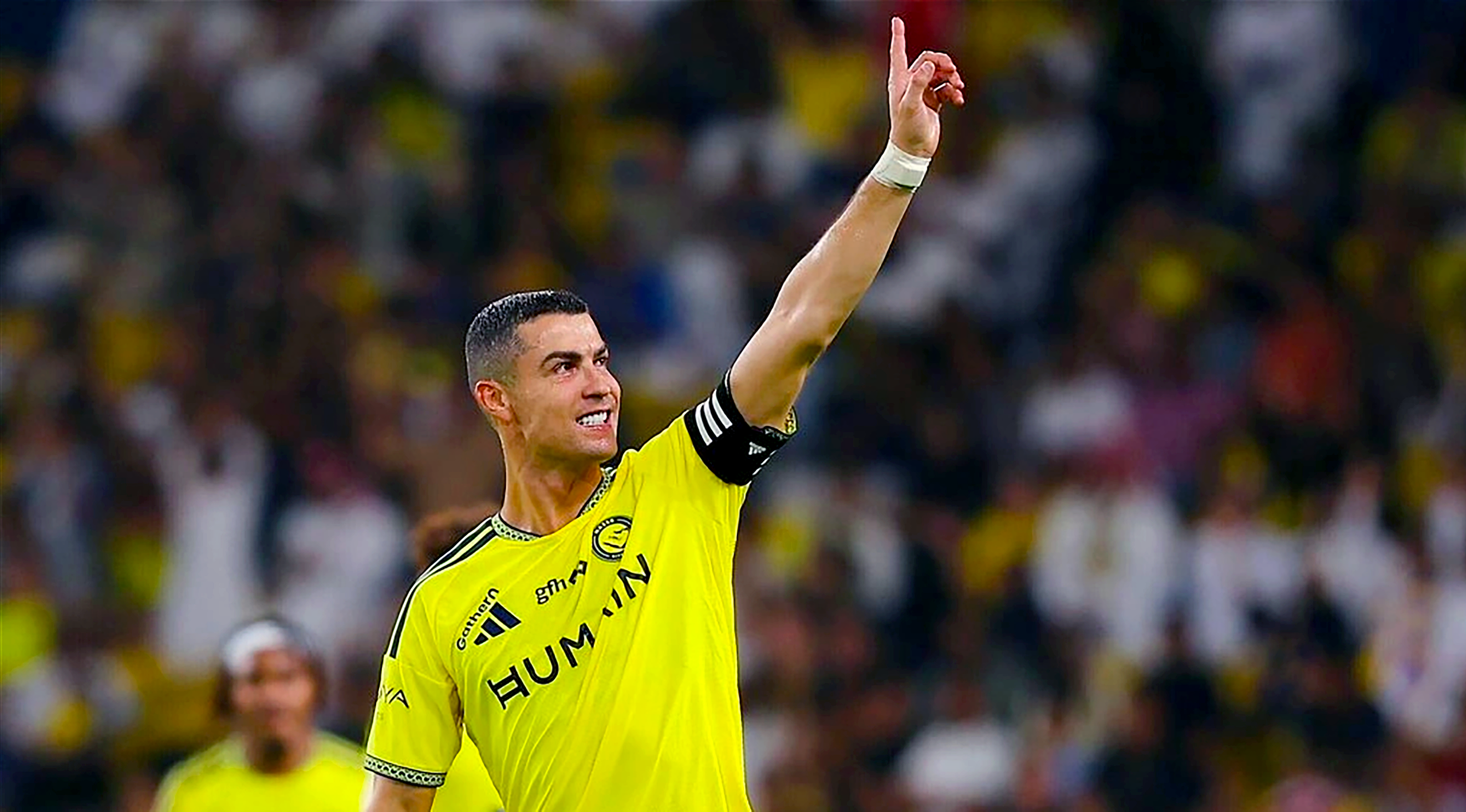 Niềm vui của Ronaldo sau khi ghi bàn thứ 980 - Ảnh: REUTERS