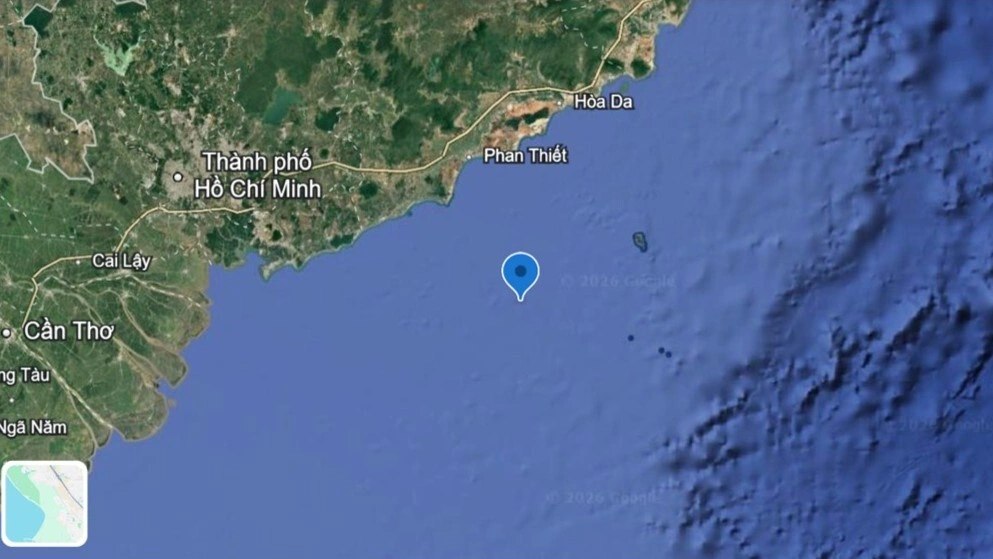 Vị trí tàu gặp nạn cách giàn khoan Sư Tử Trắng 1 hải lý. Ảnh: Google Earth