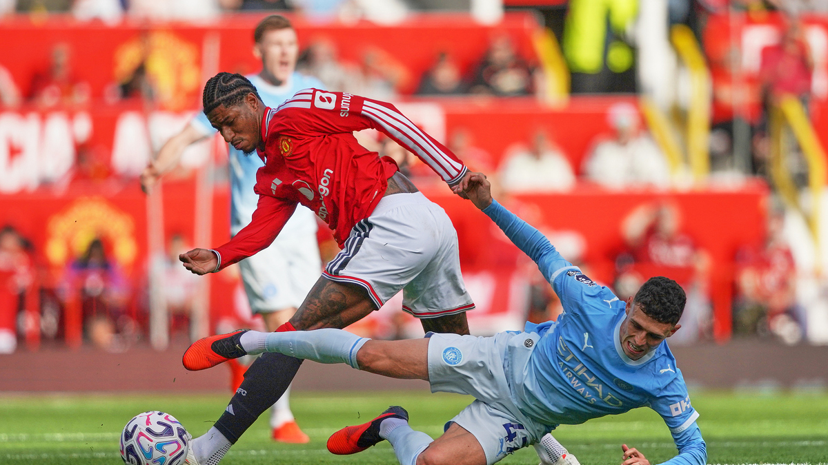 Vì sao Man Utd chơi tốt hơn khi không có bóng?