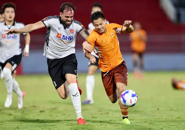 CLB SHB Đà Nẵng (trái) và Hoàng Anh Gia Lai ở vòng 3 V-League 2026-2027 - Ảnh: MINH ANH