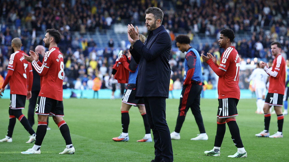 Neville cảnh báo Carrick nguy cơ mất ghế vào tháng 1