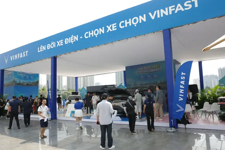 Khai mạc VIMS 2026: Khách đến từ trước giờ mở cửa, khu trưng bày và khu lái thử kín người tham quan - Ảnh 19.