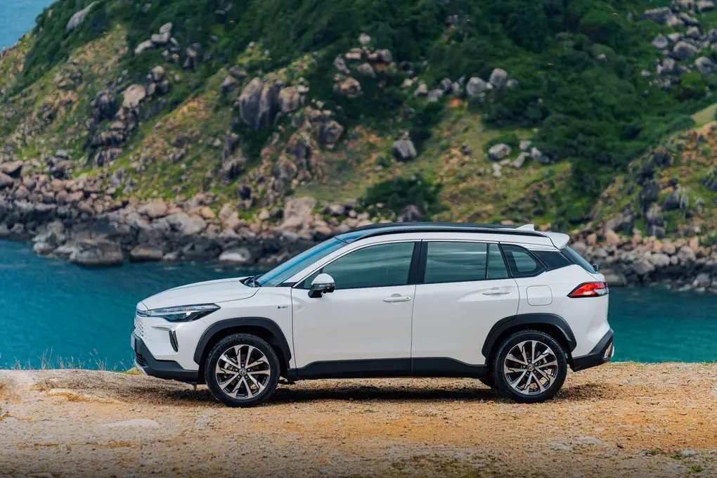 Corolla Cross hybrid lăn bánh tại Đăk Lăk. Ảnh: TMV