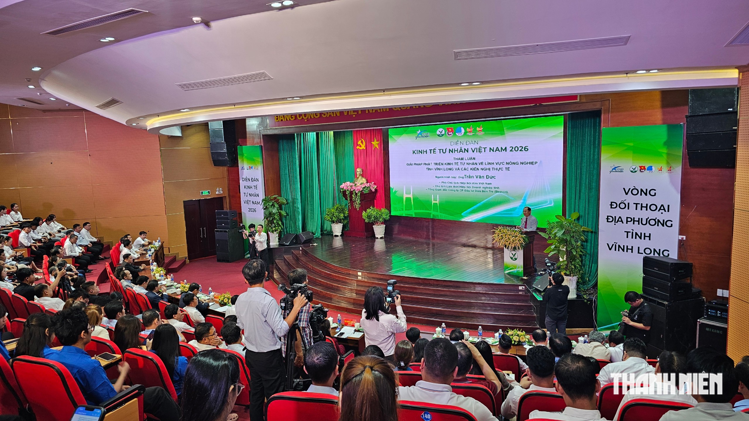 Đại biểu trình bày tham luận tại phiên đối thoại