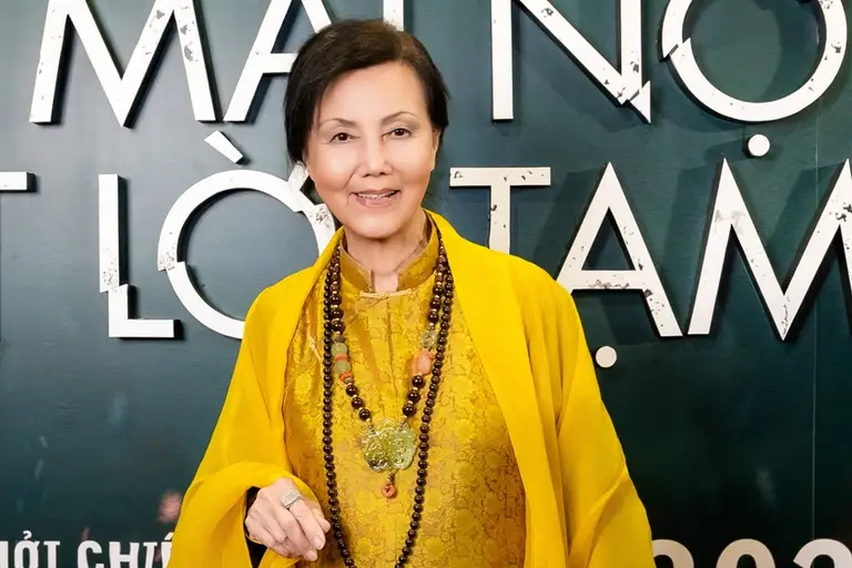 Nghệ sĩ Kiều Chinh trên thảm đỏ công chiếu phim mới. Ảnh: Huy Trần