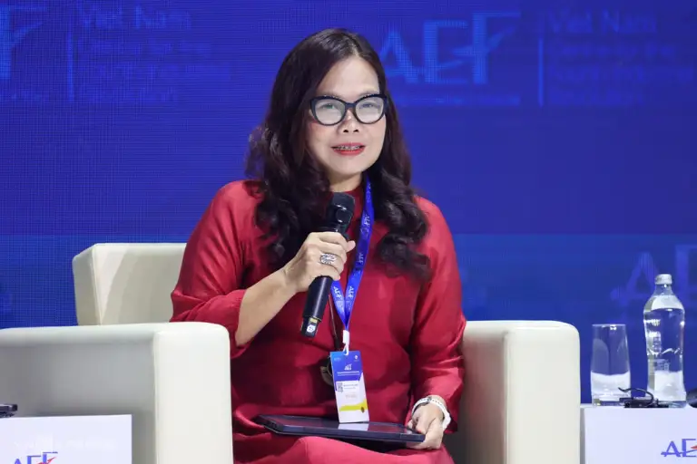 Bà Nguyễn Thị Hải Hằng, nguyên giám đốc Học viện Hàng không Việt Nam, Phó chủ tịch Liên minh Kinh tế tầm thấp, phát biểu tại sự kiện. Ảnh: Quỳnh Trần