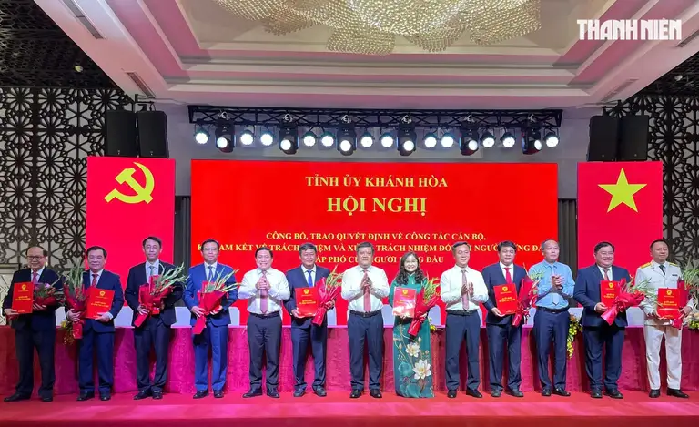 Công bố quyết định của Ban Bí thư về việc chỉ định bổ sung 9 cán bộ tham gia Ban Chấp hành Đảng bộ tỉnh Khánh Hòa nhiệm kỳ 2025 - 2030