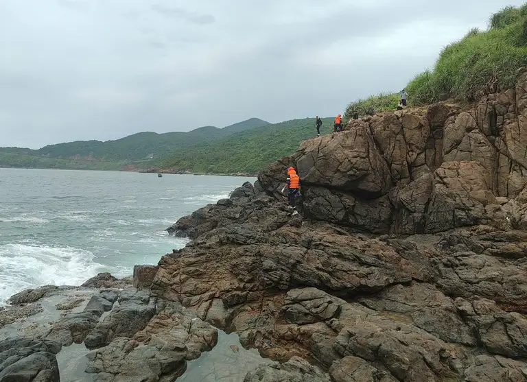 Khu vực Mũi Nghê nằm ở bán đảo Sơn Trà, có địa hình đá gập ghềnh. Ảnh: Ngọc Cường