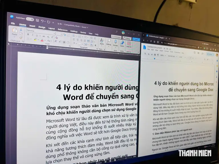 Giao diện Ribbon của Word ( trái ) và menu truyền thống của Docs