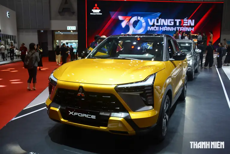 Sau một tháng vắng bóng, Mitsubishi Xforce đánh dấu sự trở lại cuộc đua doanh số 1.095 xe bán ra, tăng 402 xe so với tháng trước đó. Với xu hướng khách hàng mua ô tô đang chuyển từ dòng sedan hạng các dòng xe gầm cao cỡ nhỏ, Mitsubishi Xforce với kiểu dáng hiện đại cùng nhiều công nghệ tính năng, giá bán cạnh tranh tiếp tục tạo được sức hút. Mẫu SUV đô thị này hiện có 3 phiên bản, giá bán từ 605 - 720 triệu đồng