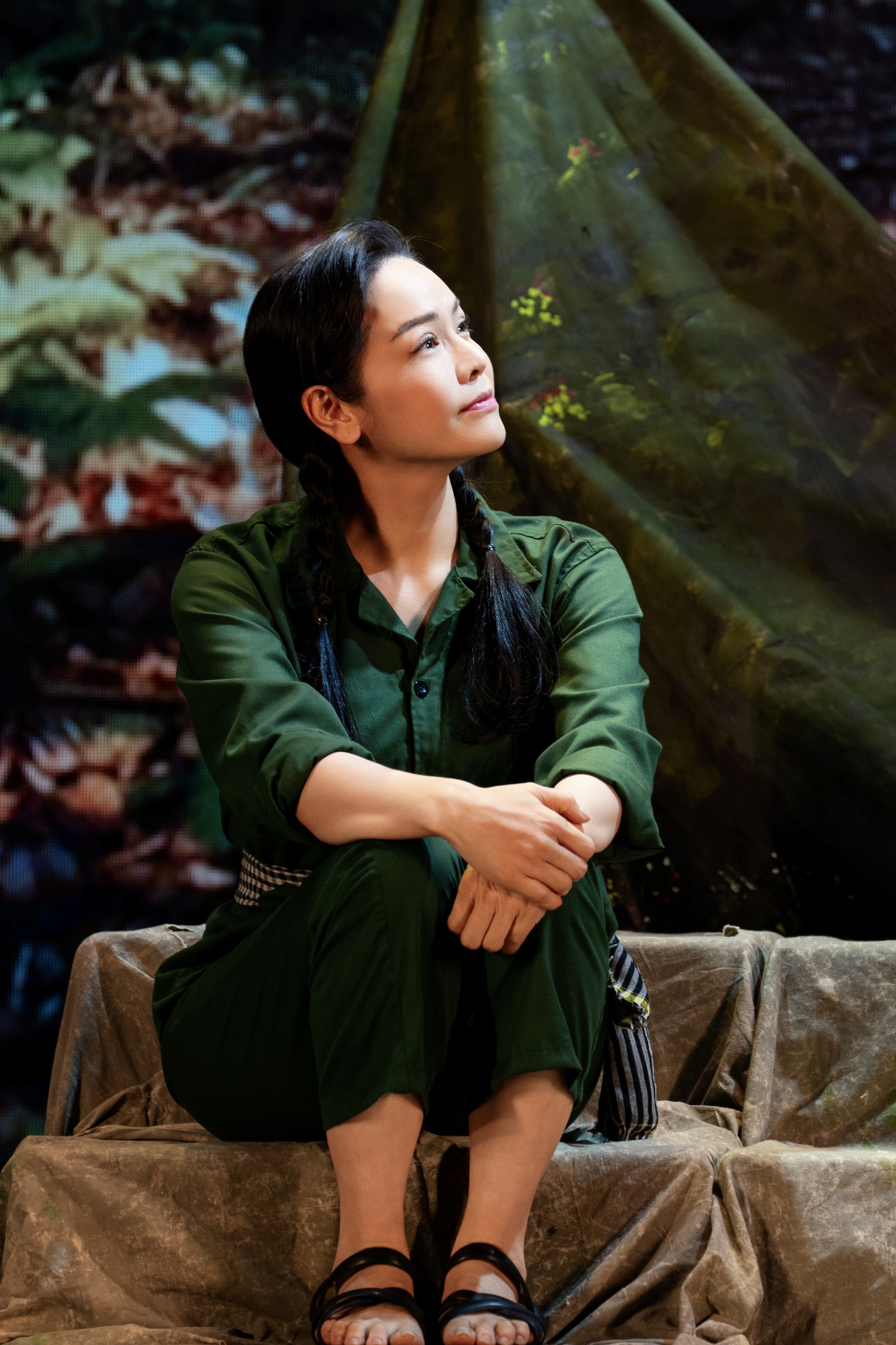 Vai diễn trong Cuốn truyện bị đốt đánh dấu lần trở lại với sân khấu kịch của Nhật Kim Anh