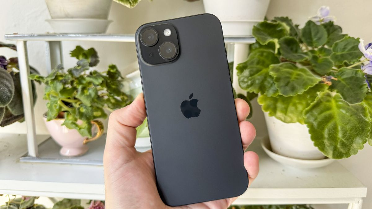 Với mức giảm hơn 12 triệu đồng so với khi ra mắt, lựa chọn iPhone 15 cũ là một phương án kinh tế đối với nhiều người
