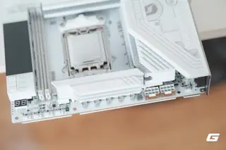 Colorful X870E Vulcan OC V14 bản trắng: Bo mạch chủ ép xung dành cho CPU X3D - Ảnh 6.