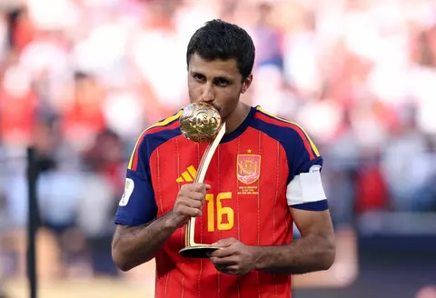 Rodri nhận "Quả bóng vàng" World Cup 2026 - Ảnh: FIFA