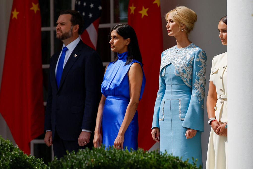 Ivanka Trump diện bộ đầm xanh trứng chim trong lễ đón ông Tập tại Nhà Trắng hôm 24/9. Ảnh: AFP