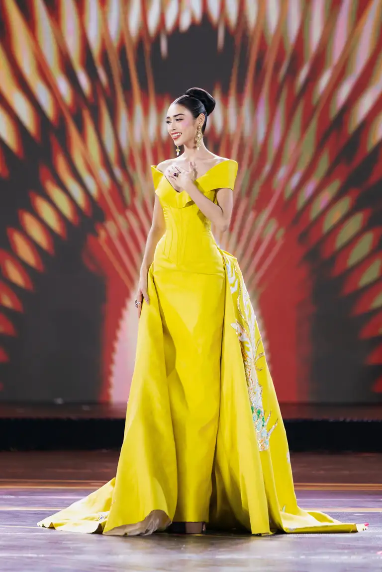 Chiếc đầm của nhà thiết kế Nguyễn Phúc Tuấn - Ảnh: KIẾNG CẬN STUDIO