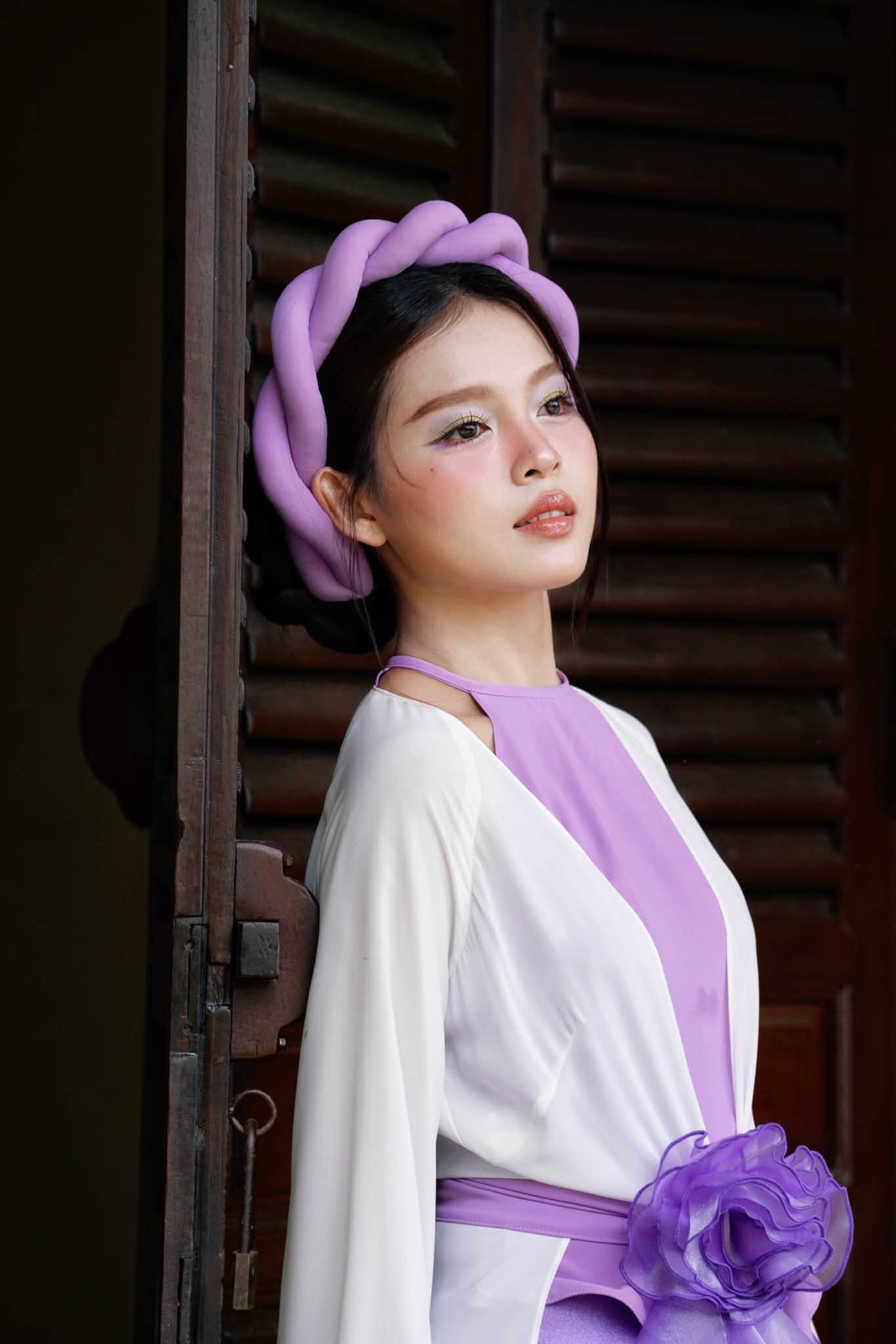 Nhan sắc của con gái nuôi Phi Nhung ở tuổi 25