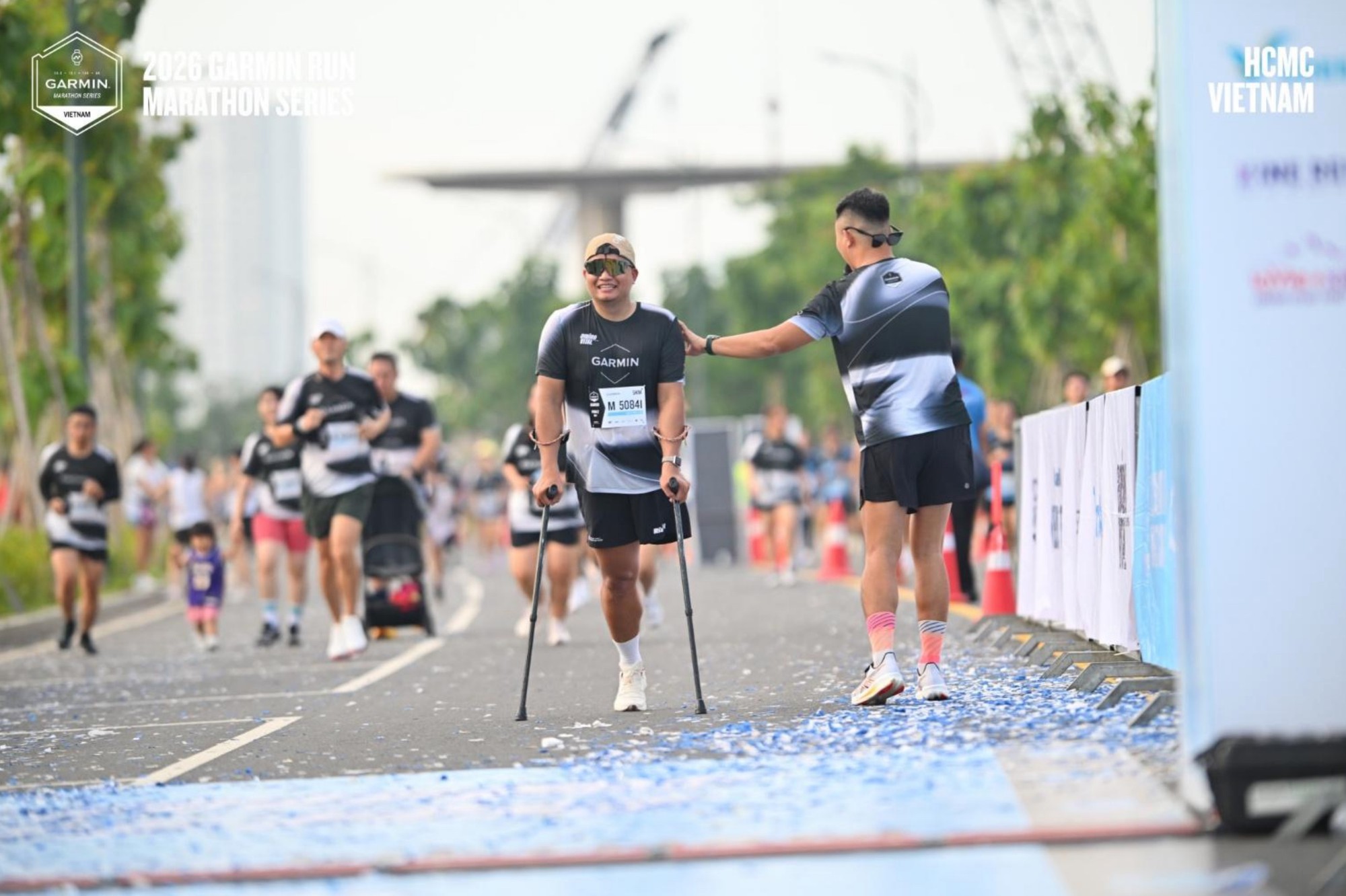 4 giờ sáng, hàng nghìn người bên bờ sông Sài Gòn: Garmin tiếp tục chứng minh sức hút với runner Việt - Ảnh 4.